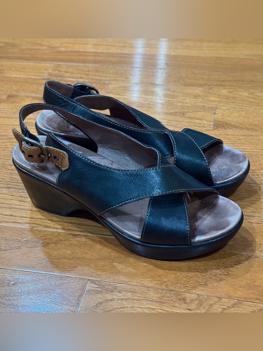 Dansko Women’s 38 7.5-8 Jacinda Leather CrissCross Slingback Wedges Sandals